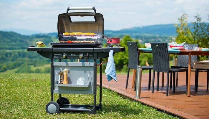 Barbecue a gas con fornello laterale | Per “condire” le tue grigliate — A Tutta Griglia